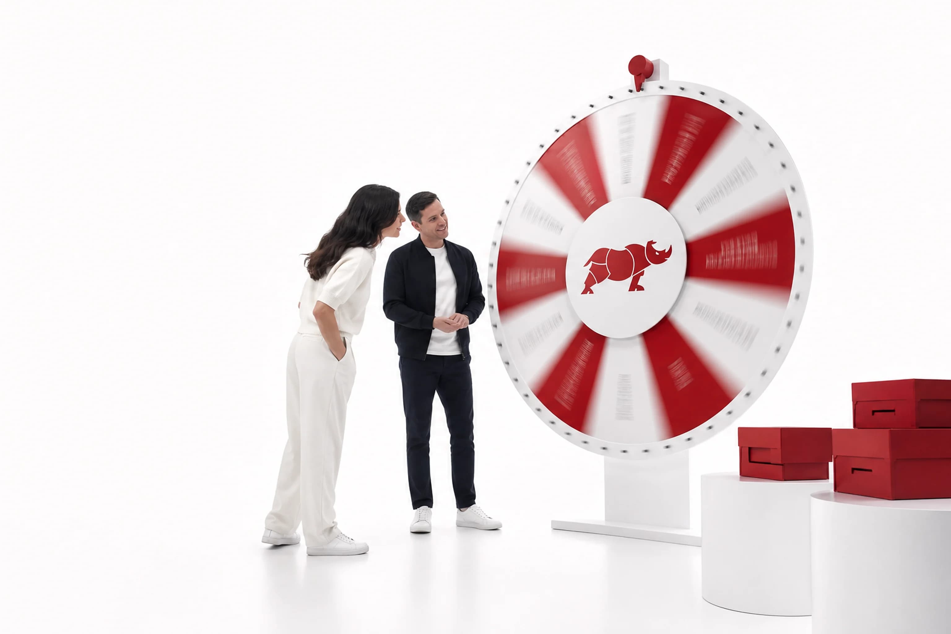 Dispositif points de vente : deux clients devant une roue de la fortune Groupe Rhinos et des coffrets cadeaux
